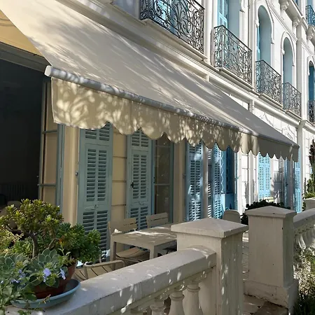 Beautiful Garden Steps From The Apartment *