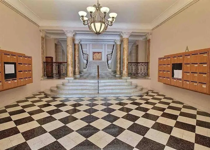 شقة Beautiful Garden Steps From The *