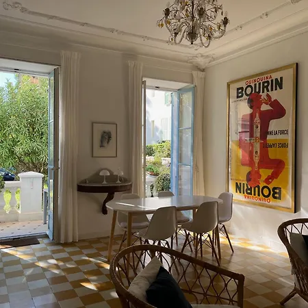 Beautiful Garden Steps From The Apartament *