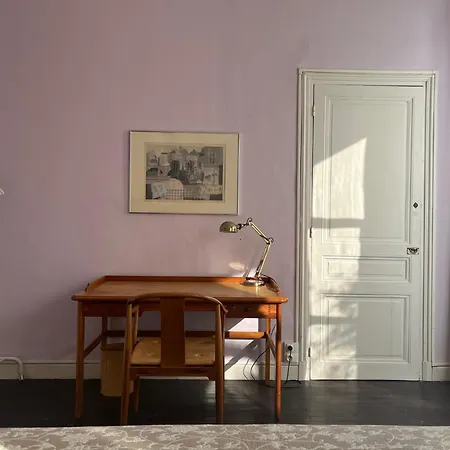 Beautiful Garden Steps From The Lägenhet