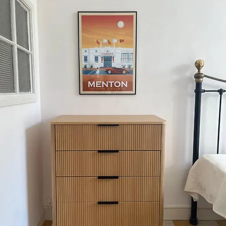 Beautiful Garden Steps From The Menton