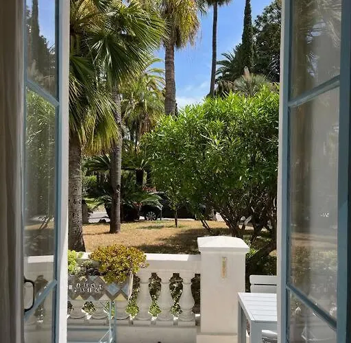 Beautiful Garden Steps From The 公寓