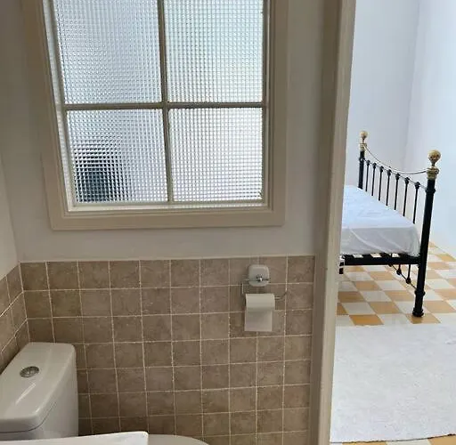 Beautiful Garden Steps From The 아파트 *