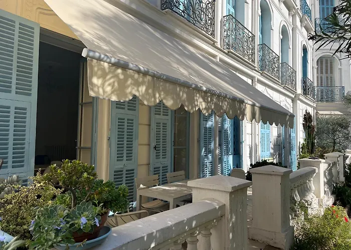 Beautiful Garden Steps From The Apartment *