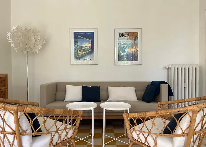 Beautiful Garden Steps From The 아파트 *