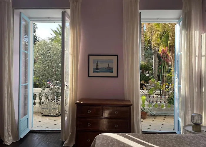 Beautiful Garden Steps From The 公寓