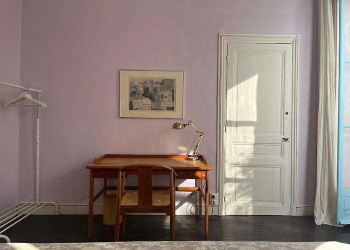 Beautiful Garden Steps From The 아파트